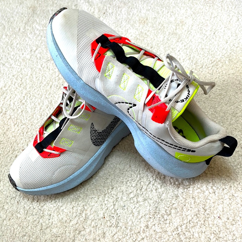 Nike Exclusive Womens 8/Youth 6.5